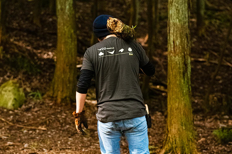 DD Hammocks Men's Icon T-Shirt - Athletic Fit - Charcoal